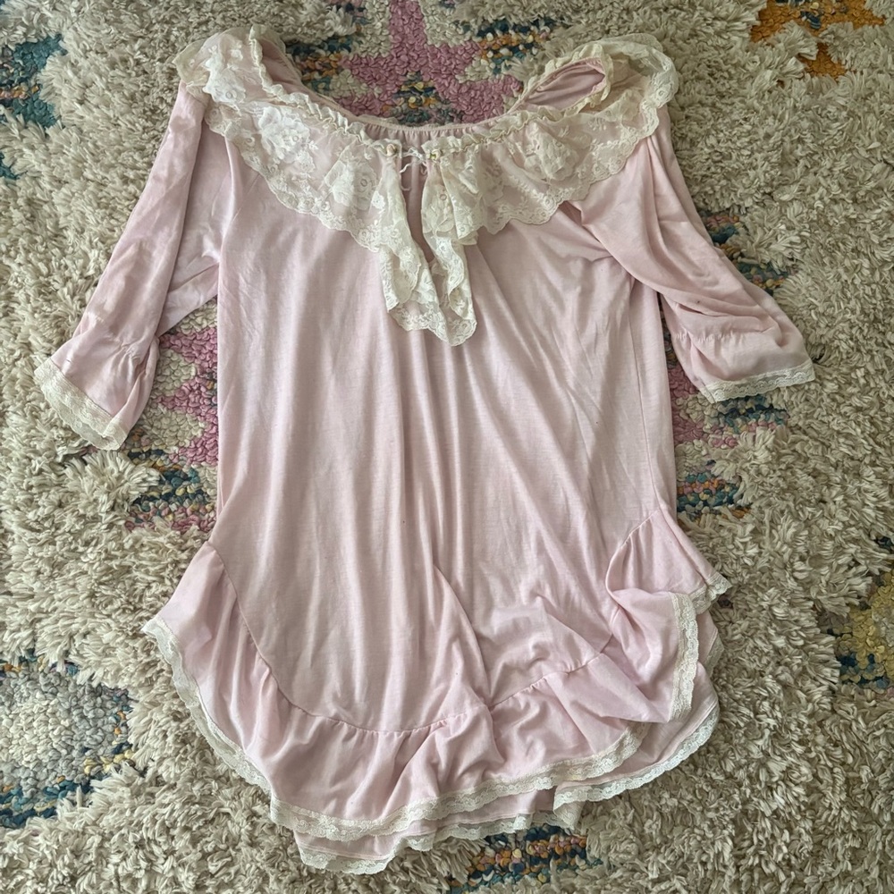 Vintage indulgence Pink Lace Trimmed nightgown 3/4 sleeves